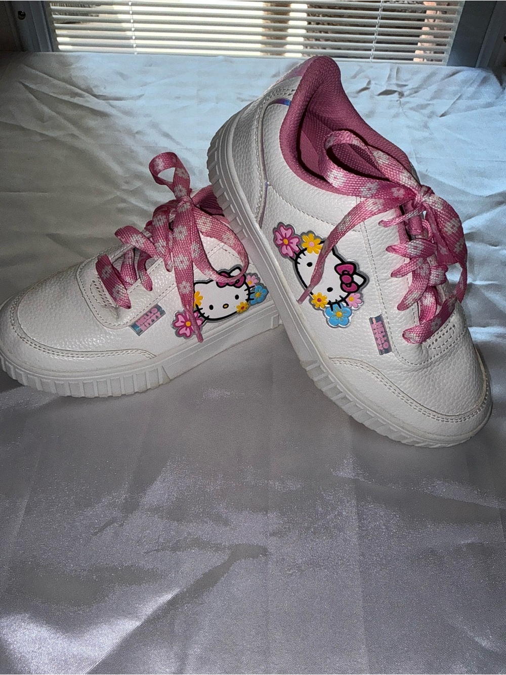 Hello Kitty 🐱 Girls Casual Court Sneakers Size 3 - Picture 14 of 15